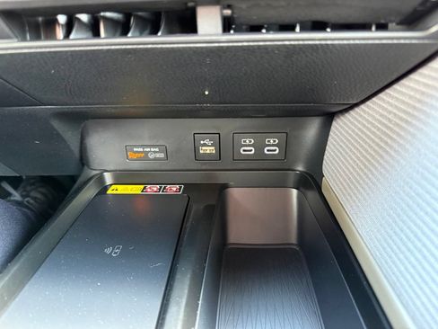 Used 2025 Toyota Camry SE AWD/4WD image 28
