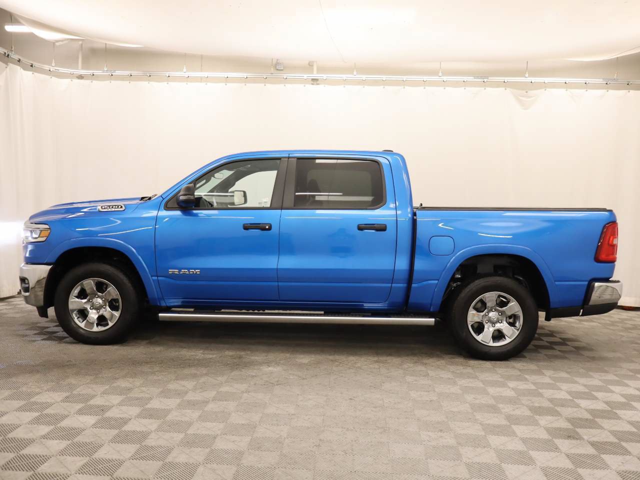 Used 2025 RAM 1500 Big Horn AWD/4WD image 2