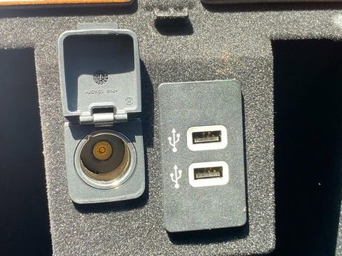 Used 2016 Lincoln Navigator Select RWD image 26