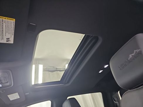 Used 2019 Chevrolet Silverado 1500 High Country w/ Technology Package image 34