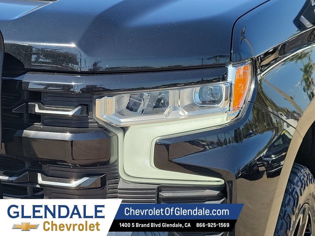 Used 2024 Chevrolet Silverado 1500 LT Trail Boss w/ LT Trail Boss Premium Package AWD/4WD image 17