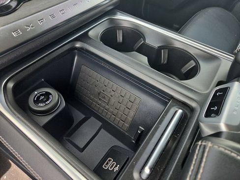 Used 2025 Ford Expedition Platinum AWD/4WD image 20