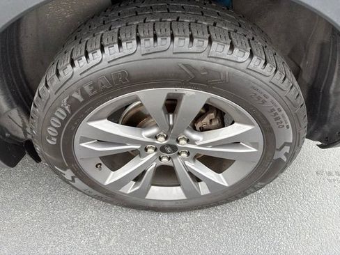 Used 2021 Ford Explorer XLT w/ Equipment Group 202A AWD/4WD image 10