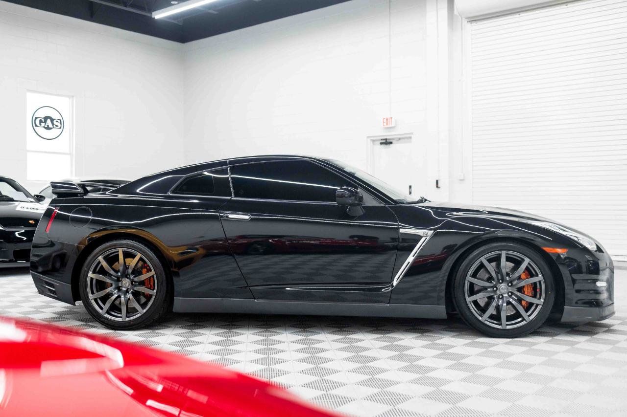 Used 2015 Nissan GT-R Premium AWD/4WD image 6