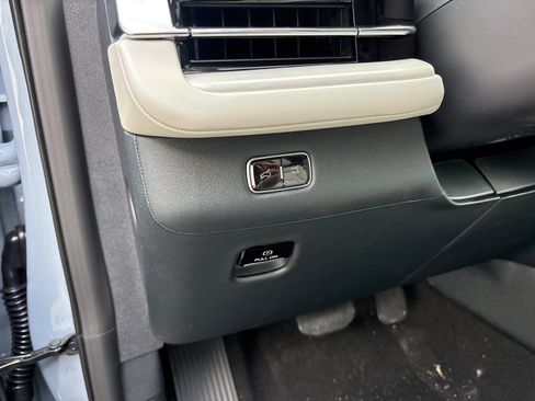 New 2026 Lincoln Navigator Reserve w/ Jet Appearance Package AWD/4WD image 13