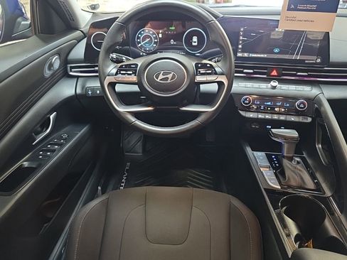 Used 2025 Hyundai Elantra SEL FWD image 13