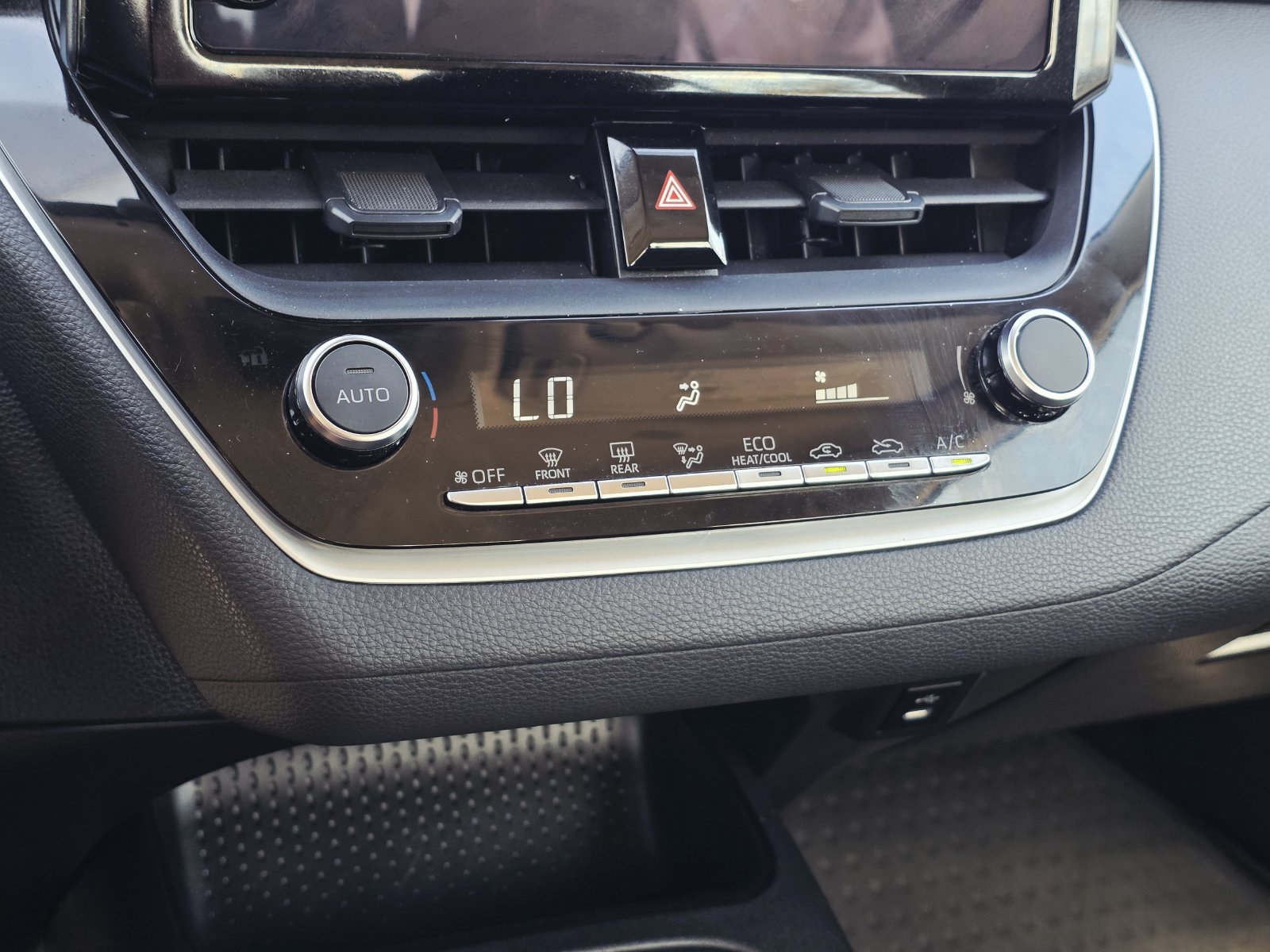 Used 2024 Toyota Corolla LE FWD image 23