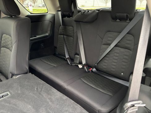 Used 2025 Nissan Pathfinder SV image 17