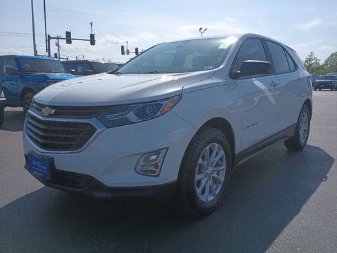 Used 2020 Chevrolet Equinox LS w/ LS Convenience Package image 4