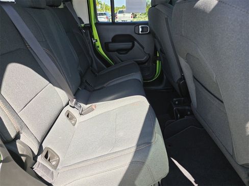 Used 2025 Jeep Gladiator Sport image 12