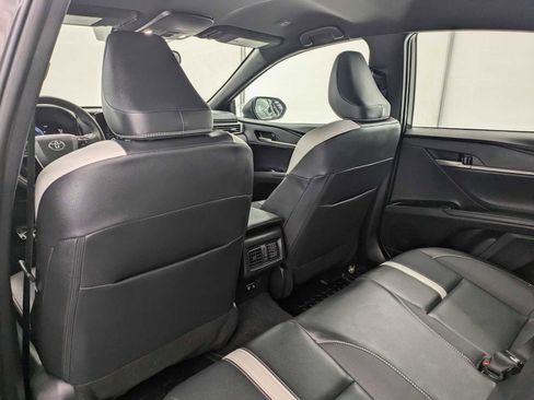 Used 2025 Toyota Camry SE image 19