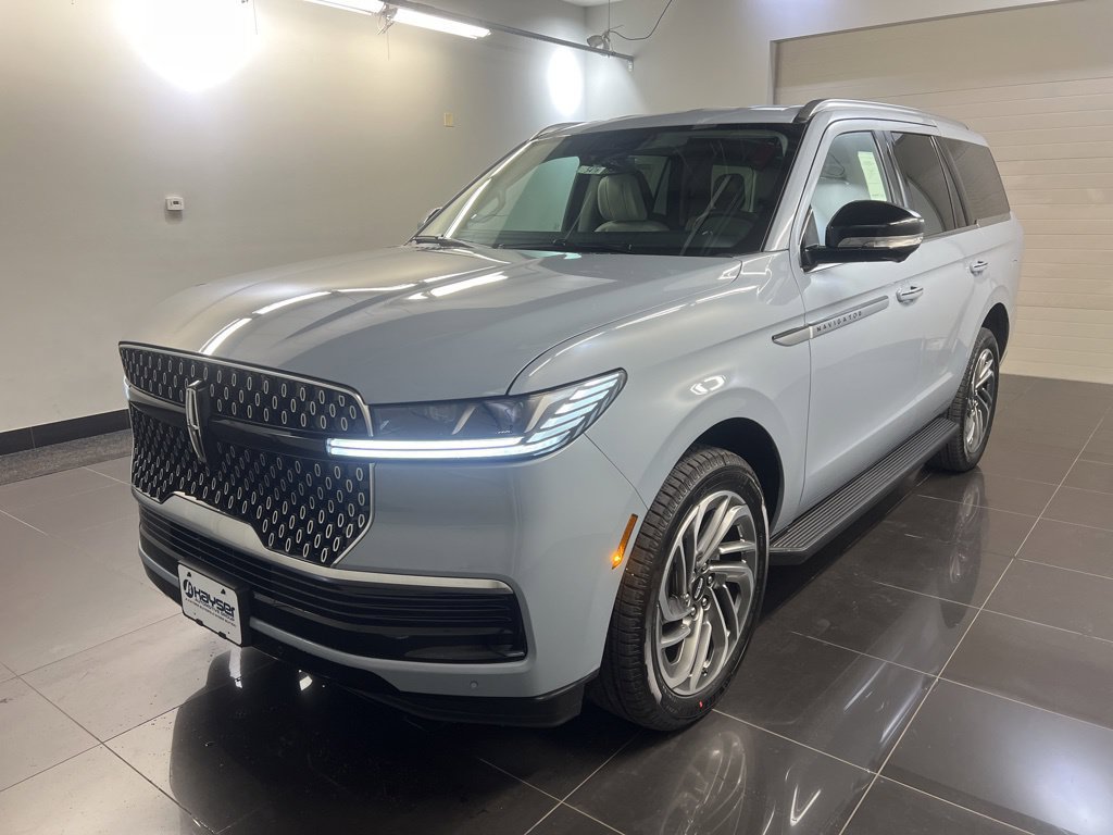 New 2026 Lincoln Navigator Premiere AWD/4WD image 3