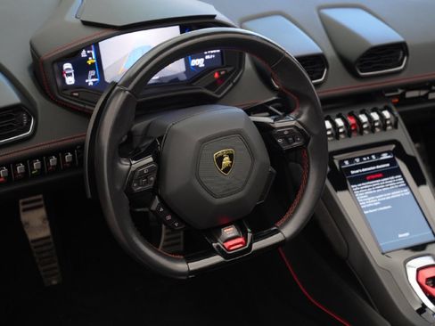 Used 2021 Lamborghini Huracan EVO RWD image 18