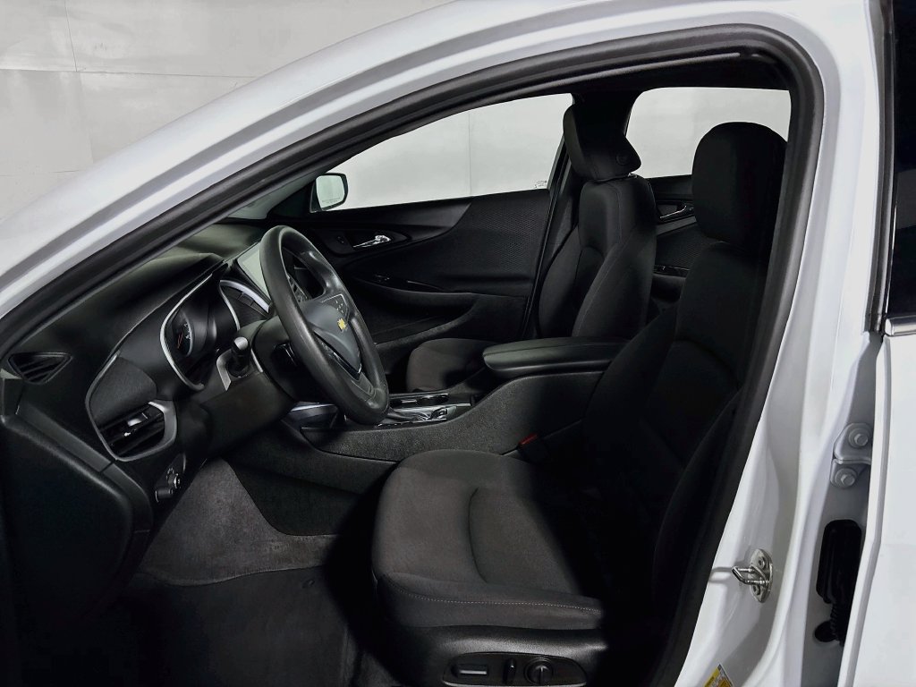Used 2023 Chevrolet Malibu LT FWD image 11