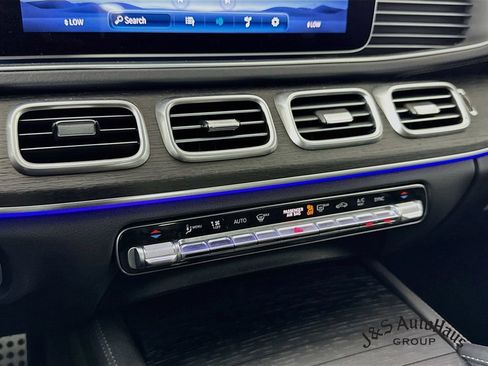 Used 2025 Mercedes-Benz GLS 450 4MATIC w/ AMG Line Exterior image 21