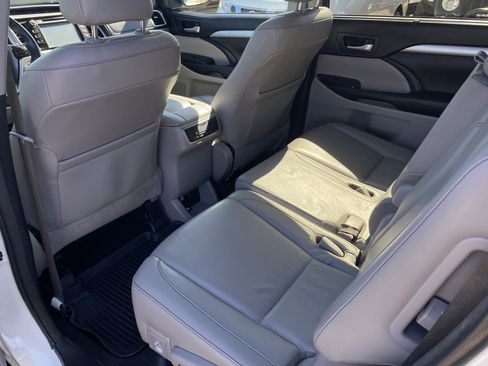 Used 2016 Toyota Highlander XLE image 15