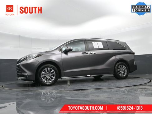 Used 2023 Toyota Sienna XLE image 50