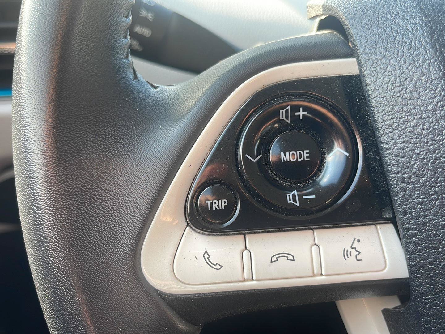 Used 2017 Toyota Prius Prime Premium FWD image 29
