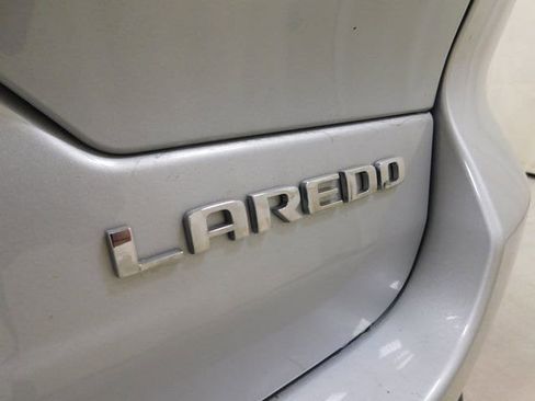 Used 2022 Jeep Grand Cherokee Laredo image 14