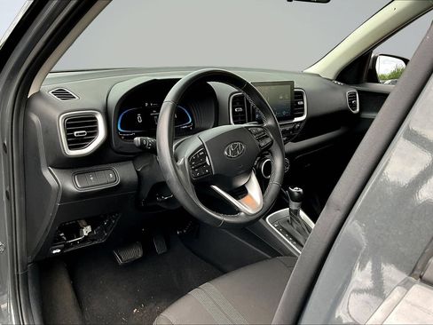 Used 2025 Hyundai Venue SEL FWD image 17