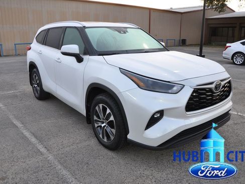 Used 2023 Toyota Highlander XLE image 7