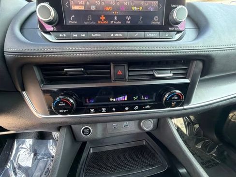 Used 2023 Nissan Rogue SV FWD image 22