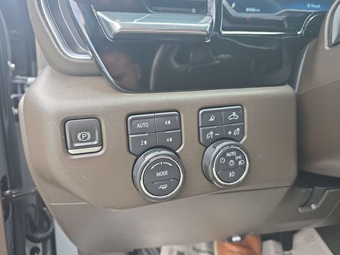 Used 2023 Chevrolet Silverado 1500 LT Trail Boss w/ LT Trail Boss Premium Package AWD/4WD image 31