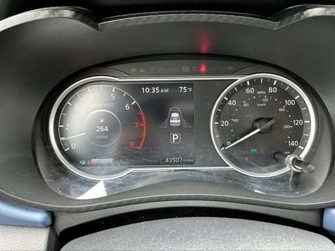 Certified 2024 Nissan Versa SV FWD image 4