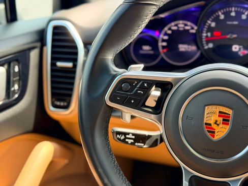 Used 2023 Porsche Cayenne AWD/4WD image 19
