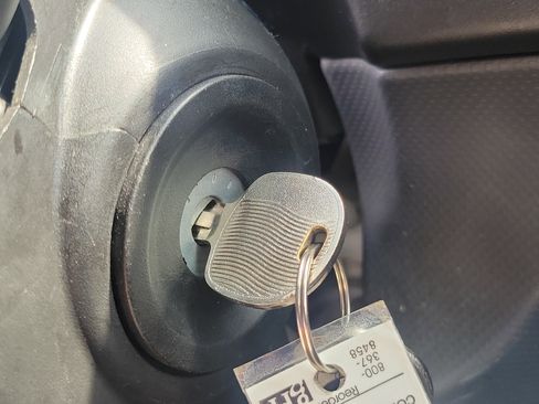 Used 2024 Isuzu NPR image 18