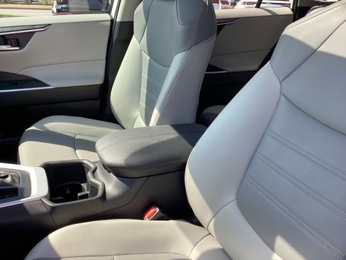 Used 2025 Toyota RAV4 XLE Premium image 12