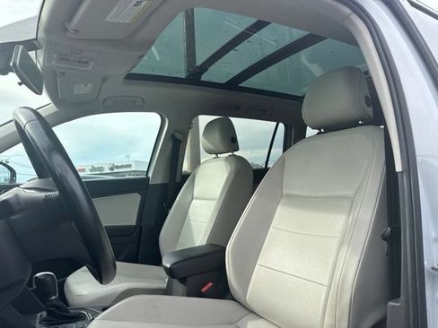 Used 2018 Volkswagen Tiguan SEL AWD/4WD image 21