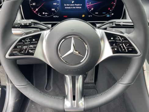 Used 2025 Mercedes-Benz GLC 300 4MATIC image 17