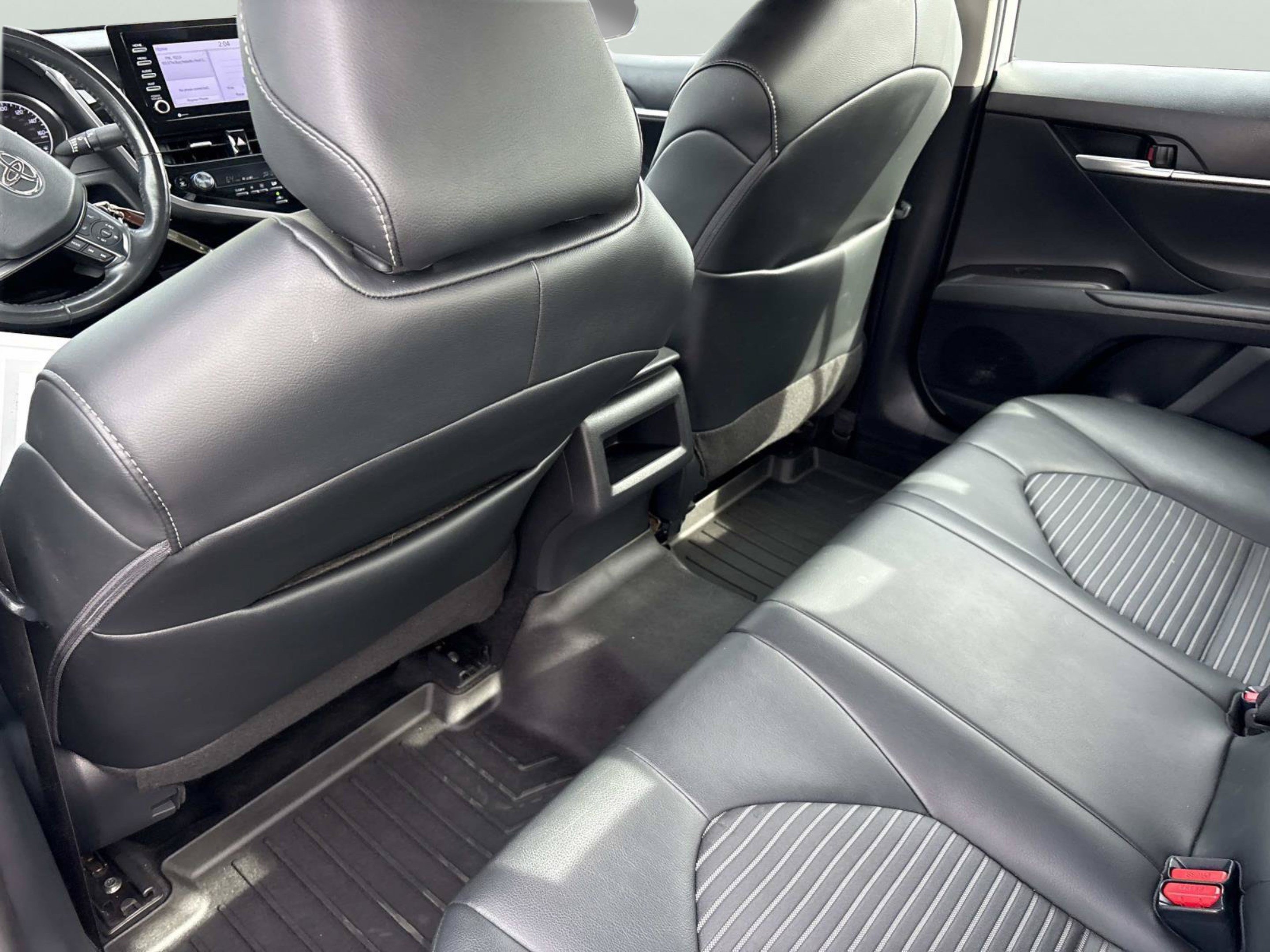 Used 2024 Toyota Camry SE w/ Cold Weather Package FWD image 15