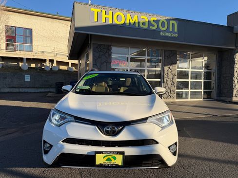 Used 2018 Toyota RAV4 XLE image 1