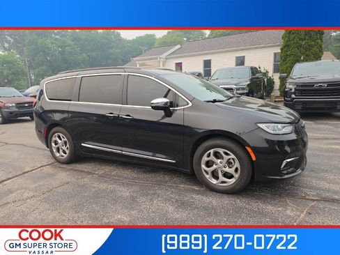 Used 2023 Chrysler Pacifica Limited FWD image 1