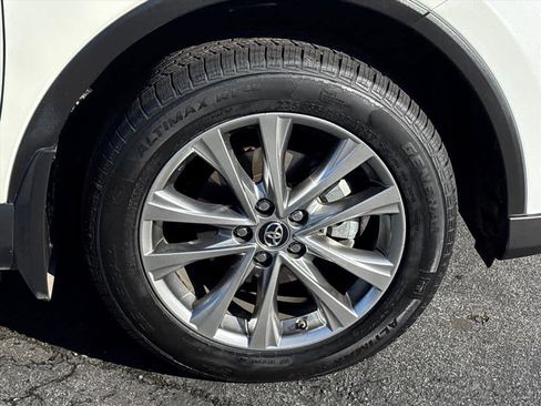 Used 2016 Toyota RAV4 Limited image 32