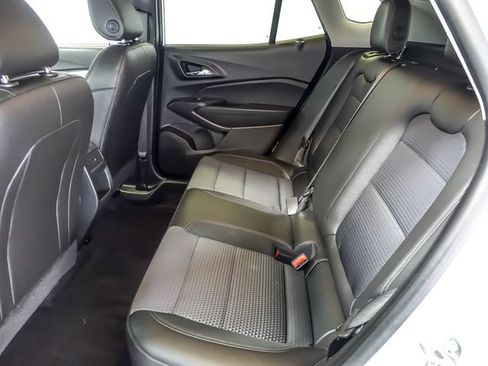 Used 2025 Chevrolet Trax LT w/ LT Convenience Package FWD image 14