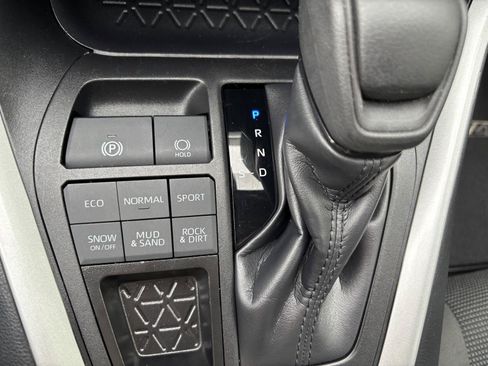 Used 2025 Toyota RAV4 LE AWD/4WD image 27