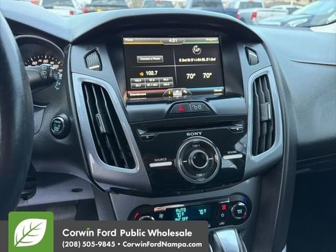 Used 2012 Ford Focus Titanium w/ SEL/Titanium Winter Pkg image 18