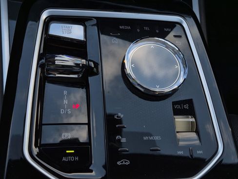 Certified 2023 BMW 760i xDrive w/ Parking Assistance Package image 15