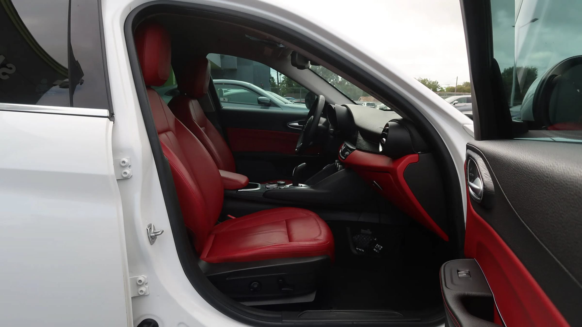 Used 2020 Alfa Romeo Giulia RWD image 24