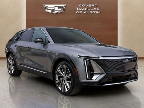 Certified 2025 Cadillac Lyriq Luxury w/ LPO, Floor Liner Package AWD/4WD image 6