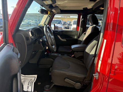 Used 2014 Jeep Wrangler Unlimited Sahara w/ Trailer Tow Group image 30