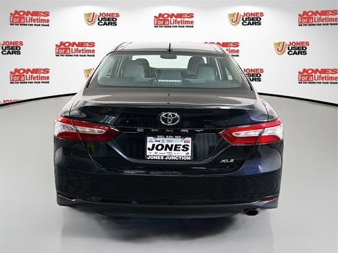 Certified 2020 Toyota Camry XLE image 17