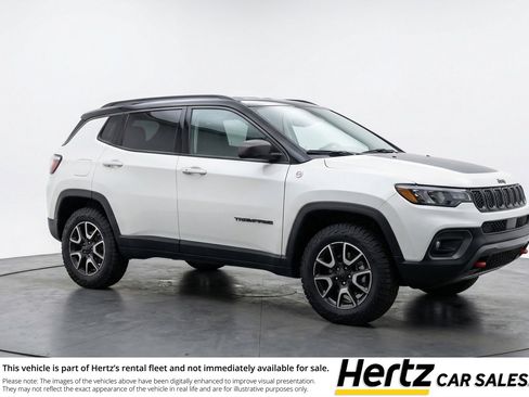Used 2025 Jeep Compass Trailhawk image 1