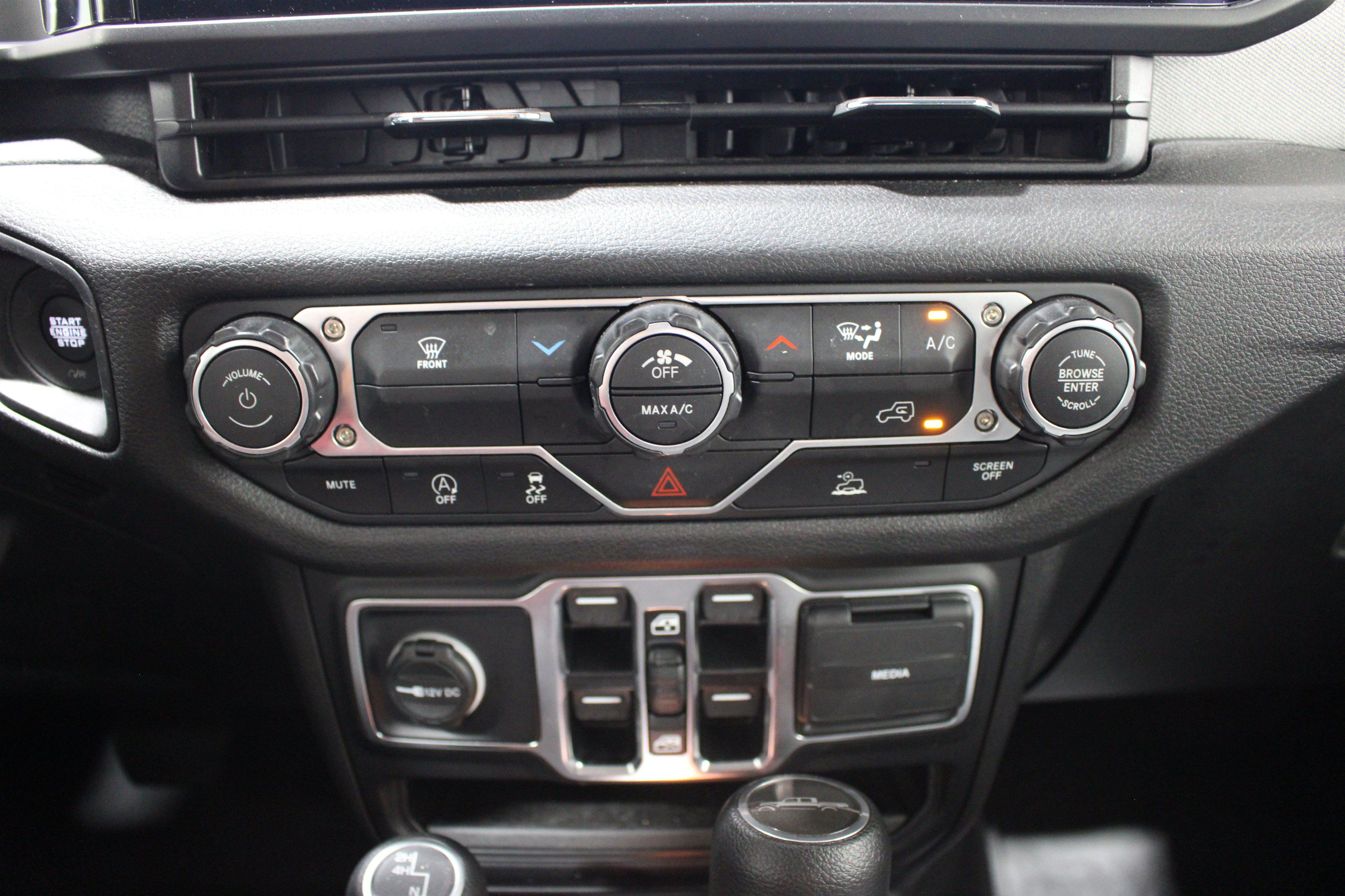 Used 2025 Jeep Gladiator Sport AWD/4WD image 17