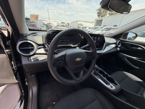 Used 2024 Chevrolet Trax LS w/ LS Convenience Package FWD image 18