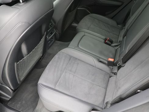 Used 2024 Audi Q5 e Premium Plus w/ Premium Plus Package image 10