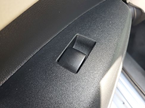 Used 2021 Toyota Corolla LE image 12